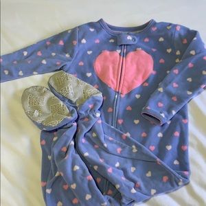 4/$10 Carters long sleeve fleeceonesie heart print